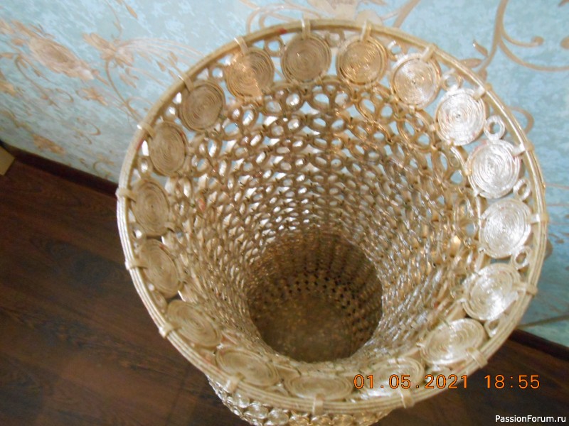 Бумажное кружево - напольная ваза (квиллинг из бумажных трубочек)