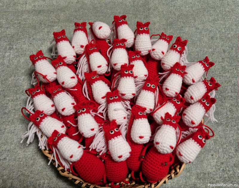 Лошадки символ 2026 года крючком