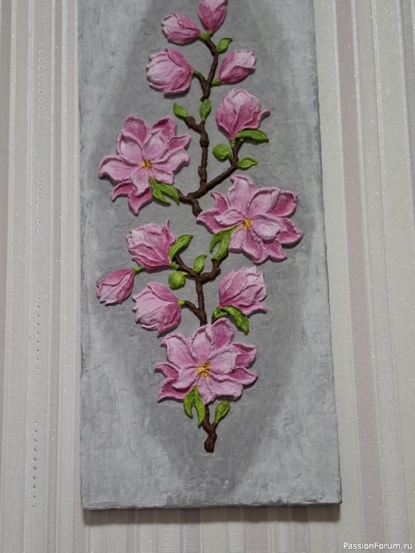 Панно "Магнолия" из папьемаше и гипса