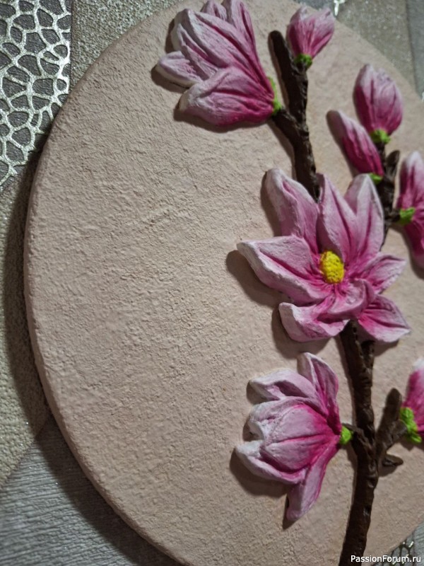 Панно "Магнолия" из папьемаше и гипса