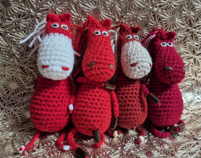 Лошадки символ 2026 года крючком