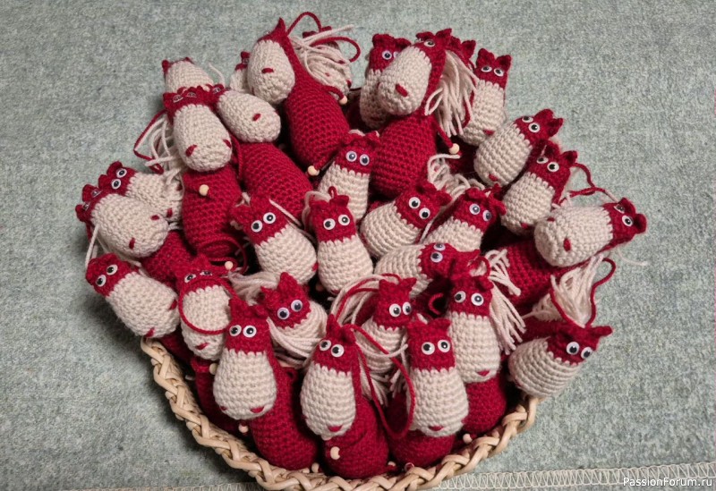 Лошадки символ 2026 года крючком