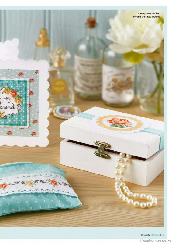 Коллекция вышивки в журнале «Ultimate CrossStitch Flowers - 2025»