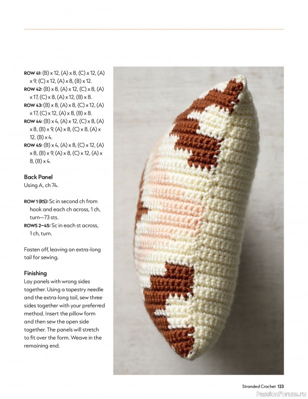 Вязаные проекты в книге «Modern Guide to Colorwork Crochet».