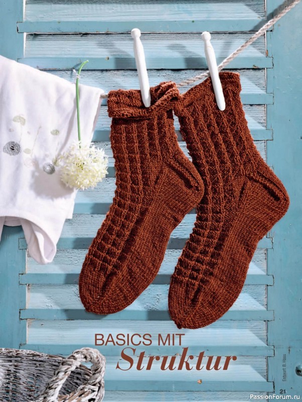 Вязаные проекты спицами в журнале «Sandra Sonderheft SA312 2025»