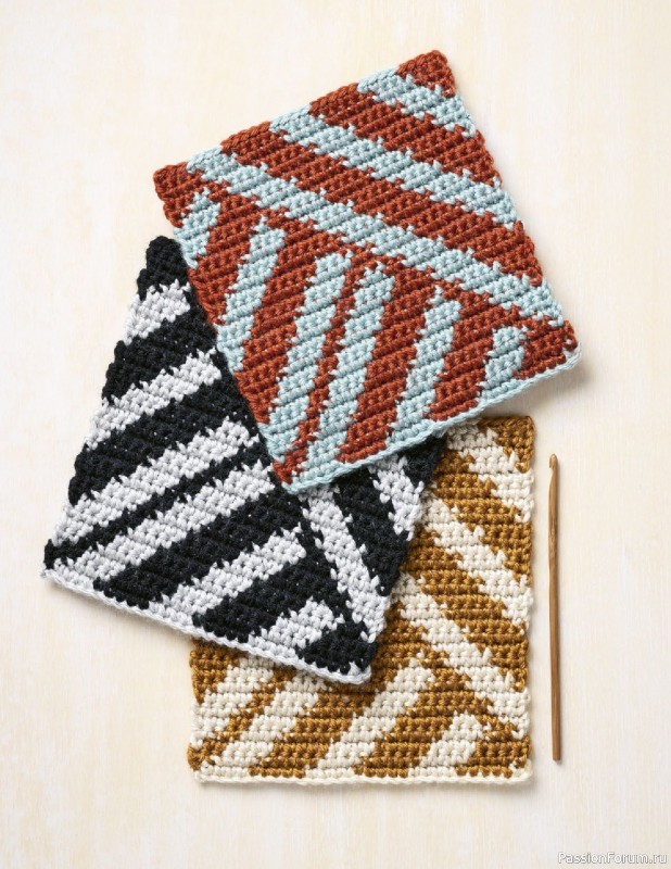 Вязаные проекты в книге «Modern Guide to Colorwork Crochet».