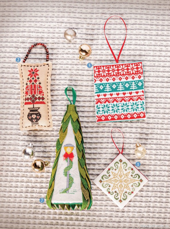 Коллекция вышивки в журнале «Just CrossStitch - Christmas Ornaments 2022»