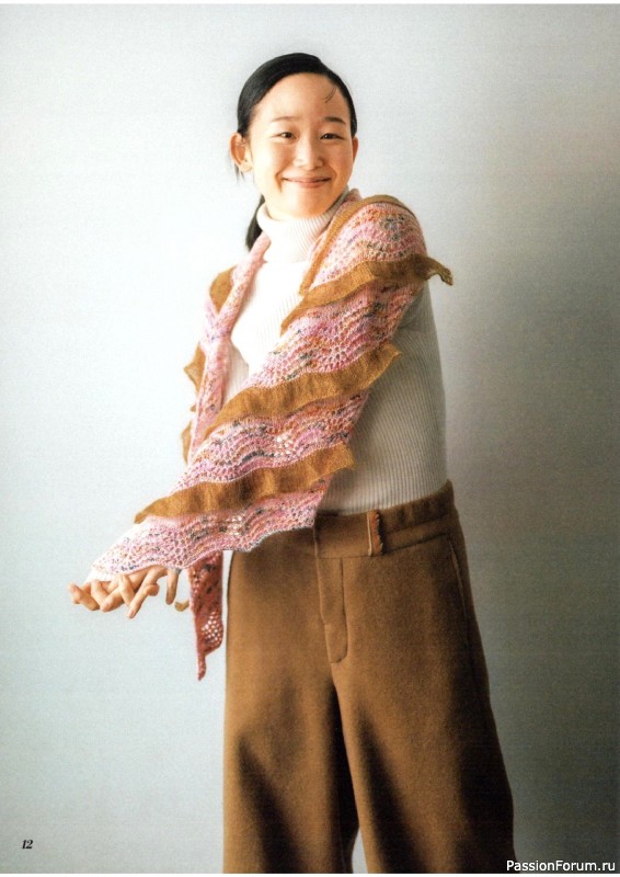 Вязаные проекты в книге «Let's Knit in English Shawl».