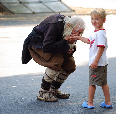 Дедушка Добри (98-летний нищий благотворитель)