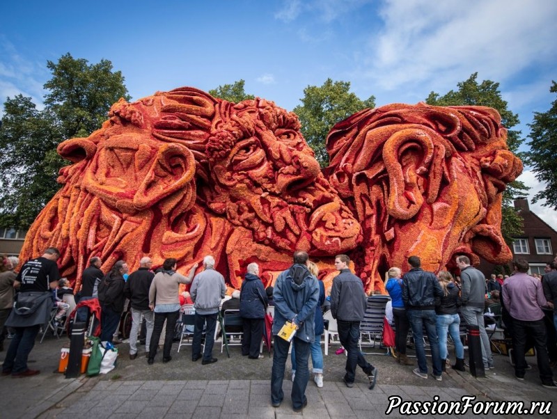 Парад цветов посвящённый 162 летию со дня рождения Vincent van Gogh