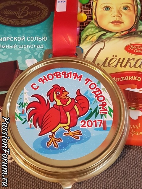 Ну и конечно как лучшей подруге медаль золотую шоколадную Ну и конечно как лучшей подруге медаль золотую шоколадную