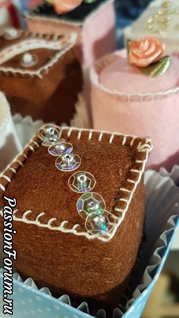 Пекла? Шила? Игралась?