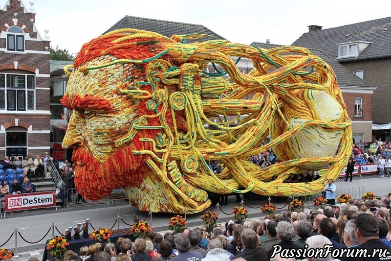 Парад цветов посвящённый 162 летию со дня рождения Vincent van Gogh