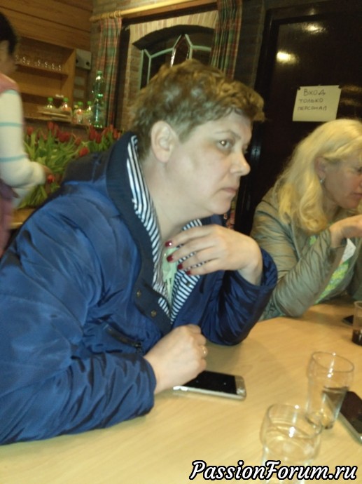 Эту работу вышивала Марина Вербицкая из Москвы. Цвет ниток синий, вернее кобальт, на фотографии цвет изменился. Картина символичная, голландские мельницы. Лаконично и симпатично. Мне мой выбор понравился. Эту работу вышивала Марина Вербицкая из Москвы. Цвет ниток синий, вернее кобальт, на фотографии цвет изменился. Картина символичная, голландские мельницы. Лаконично и симпатично. Мне мой выбор понравился.