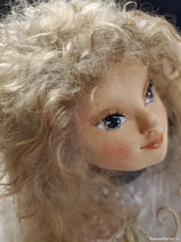 Текстильная кукла - неповторимое украшение для дома