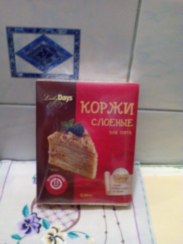 Коржи я не пекла,покупаю вот такие,хрустящие,тонкие,8 коржей в упаковке.Из них можно делать и бутерброды. Коржи я не пекла,покупаю вот такие,хрустящие,тонкие,8 коржей в упаковке.Из них можно делать и бутерброды.