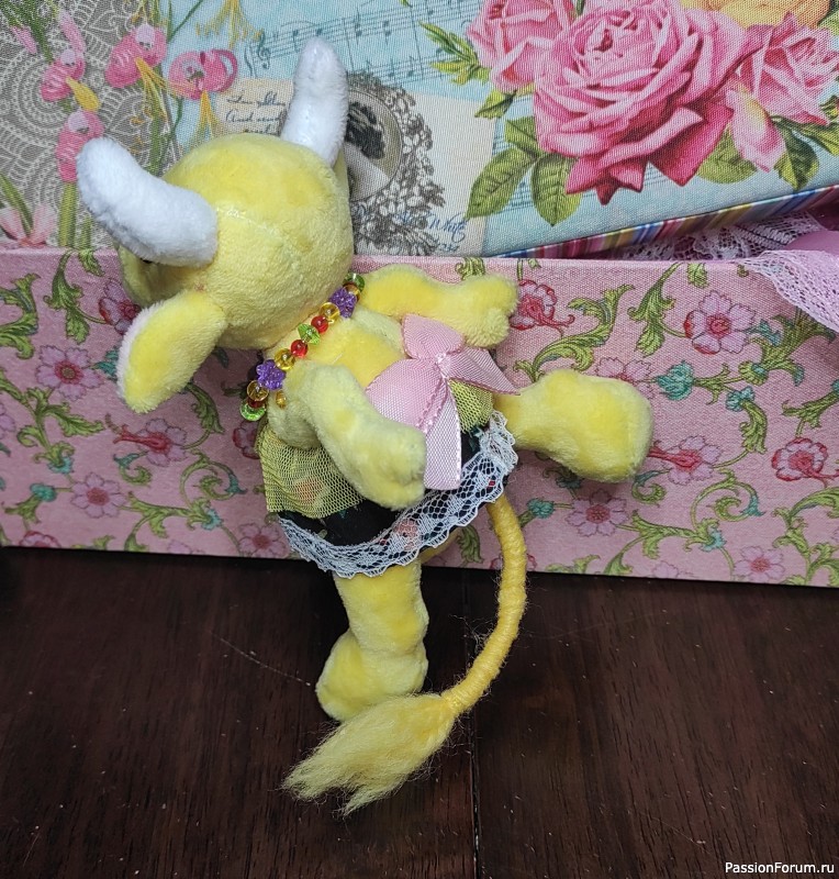 Плюшевая коровка Марта