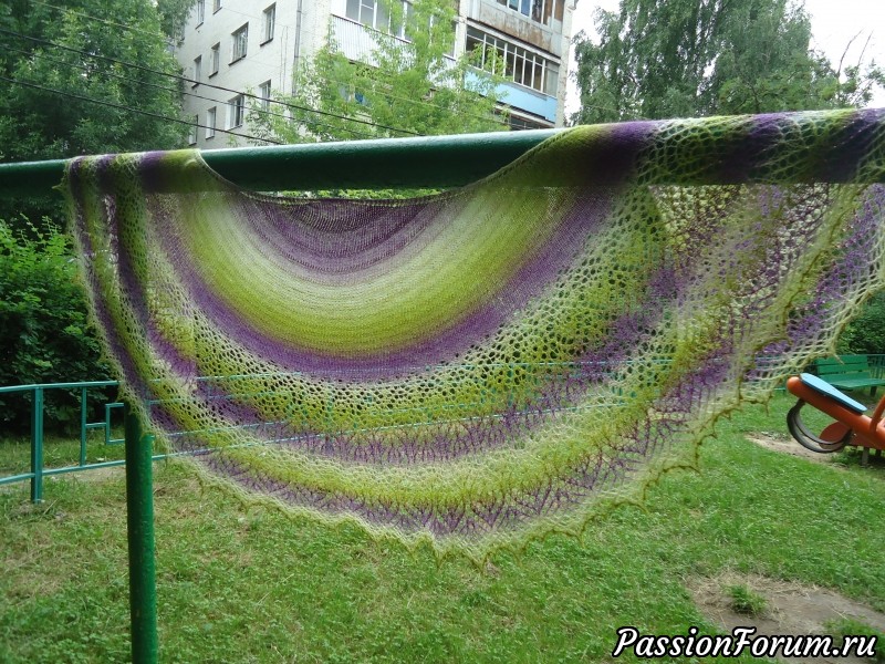 Продам шали ручной работы.