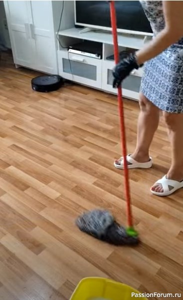 Мою полы только так, соседка научила, с ней не поспоришь