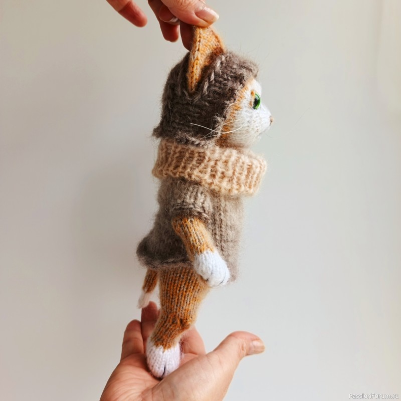 Новенький готовенький.Котик спицами