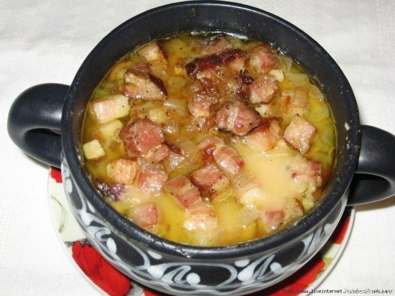 Гороховая каша с копченостями в горшочке