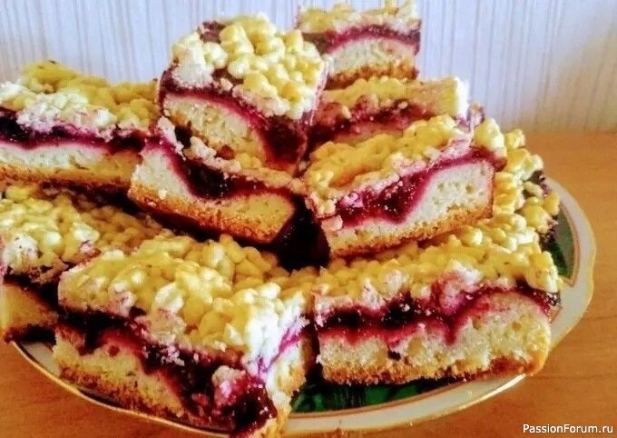 Тертый пирог со смородиной