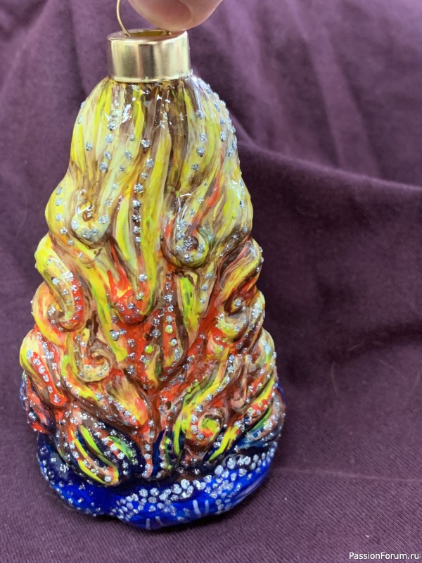 Продам стеклянную игрушку с авторской росписью