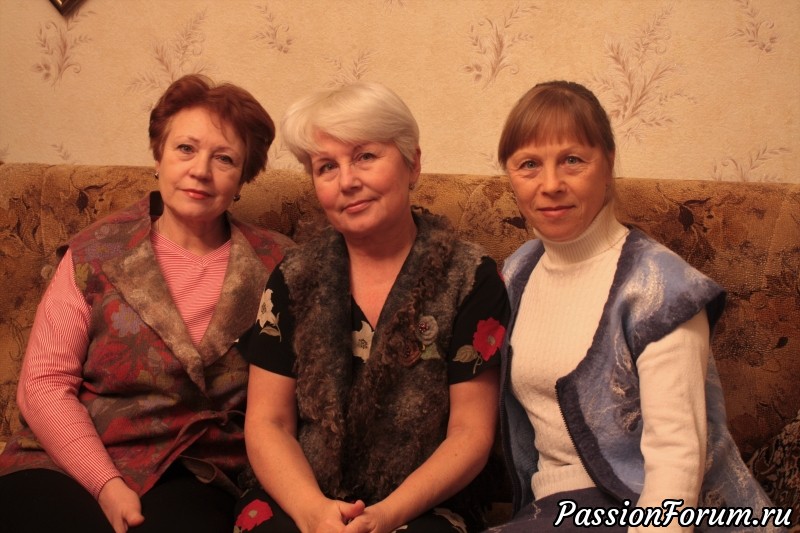 Три девицы под окном валяли как-то вечерком...