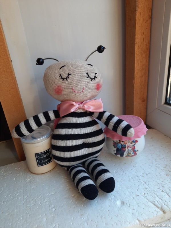 мои работы:пчелка