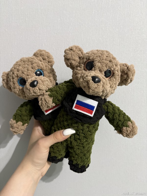 Вязаный мишка, ручная работа