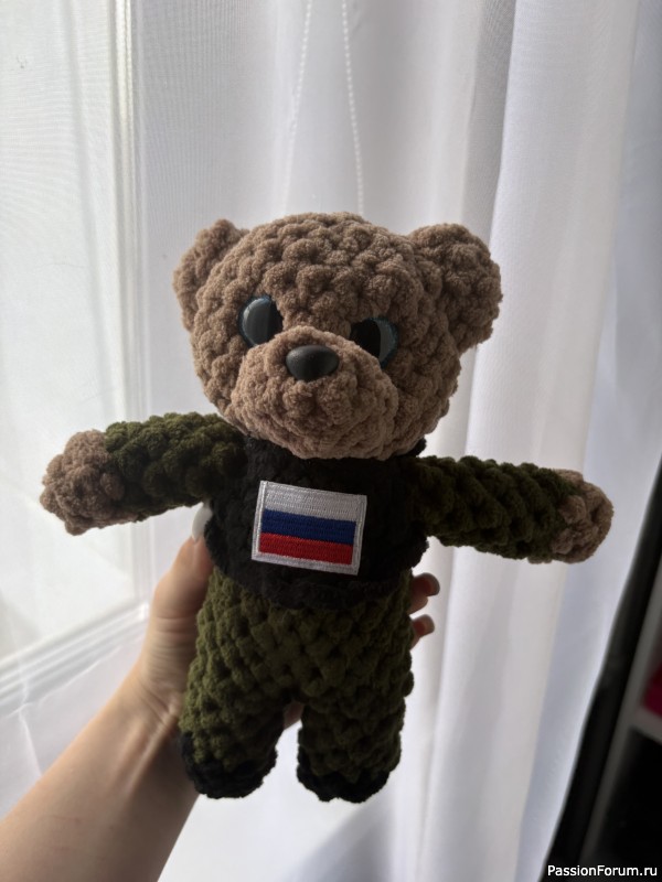 Вязаный мишка, ручная работа
