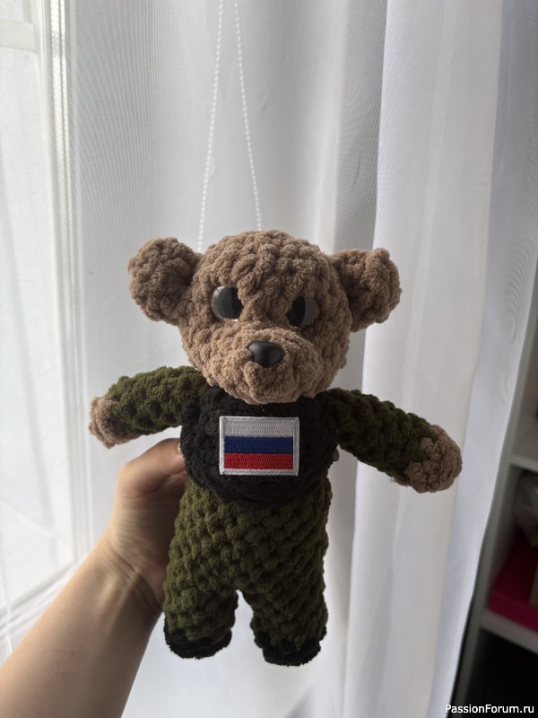 Вязаный мишка, ручная работа