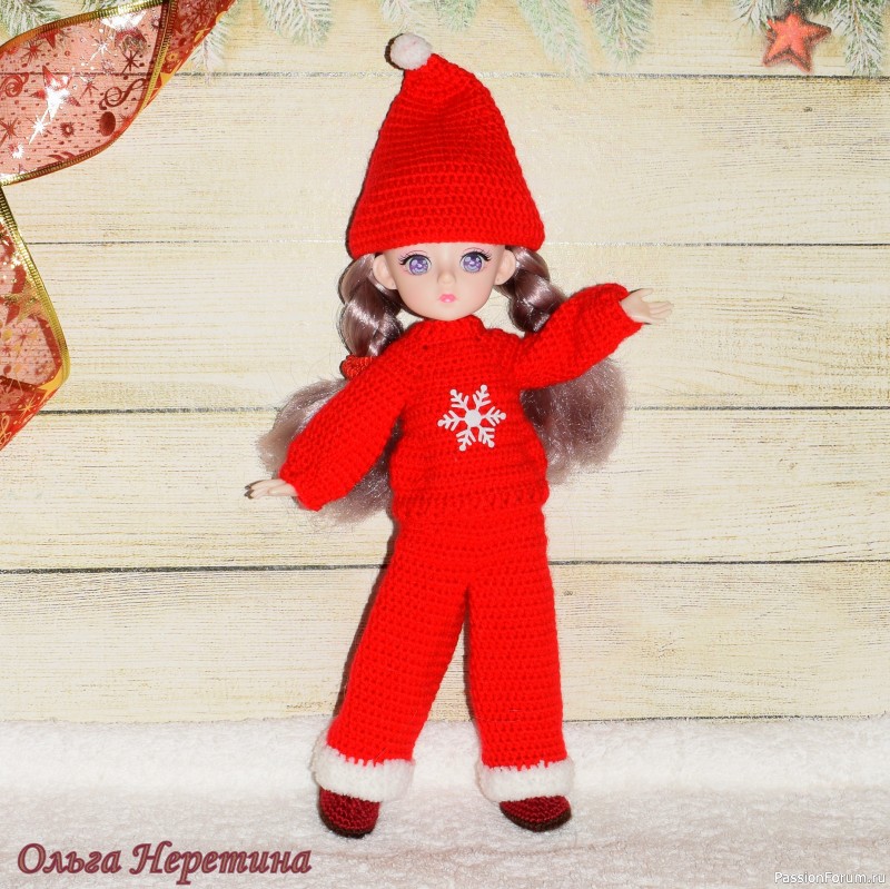 Мастер-класс по вязанию одежды для куклы. Новогодний колпак.