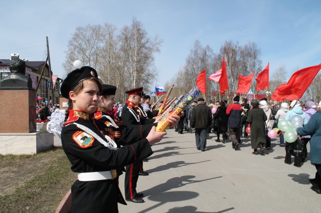 Настя волнуется, даже губы поджала. Настя волнуется, даже губы поджала.