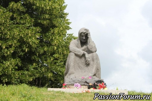 Она просто окаменела от горя... Она просто окаменела от горя...