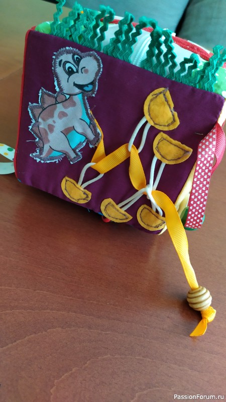 Летние работы: развивашка для внука, сумка себе любимой и сумка в подарок