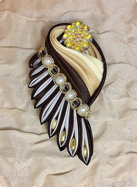 Броши из атласных лент и косой бейки