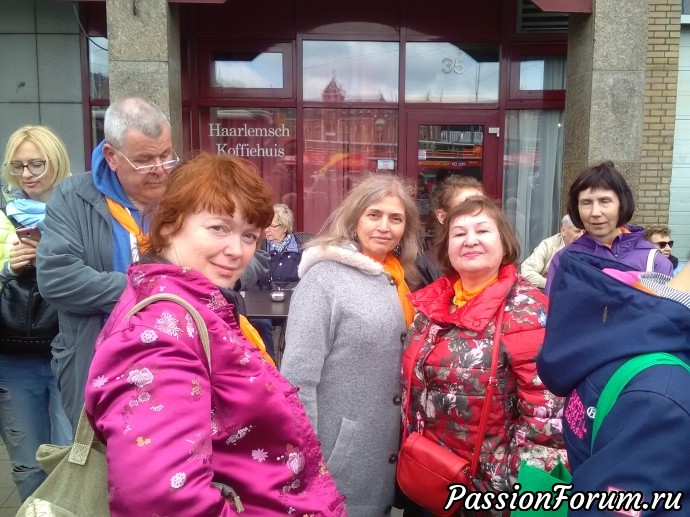 Ждём автобуса.
Уставшие и довольные , мы вернулись на ферму, где нас ждал ужин. После ужина было общение с соратниками по слёту и выступление команд "мы рождены в СССР"
Надеюсь вам понравилось наше путешествие. Продолжение следует... Ждём автобуса.
Уставшие и довольные , мы вернулись на ферму, где нас ждал ужин. После ужина было общение с соратниками по слёту и выступление команд "мы рождены в СССР"
Надеюсь вам понравилось наше путешествие. Продолжение следует...