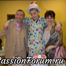 Старшенький с тортом. Старшенький с тортом.