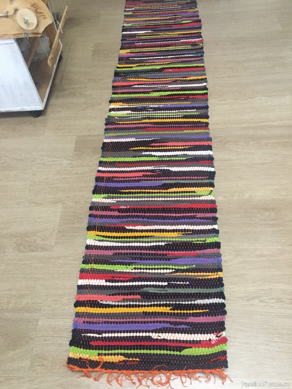 Ткачество половичков на настольном ткацком станке.