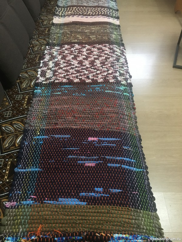 Ткачество половичков на настольном ткацком станке.