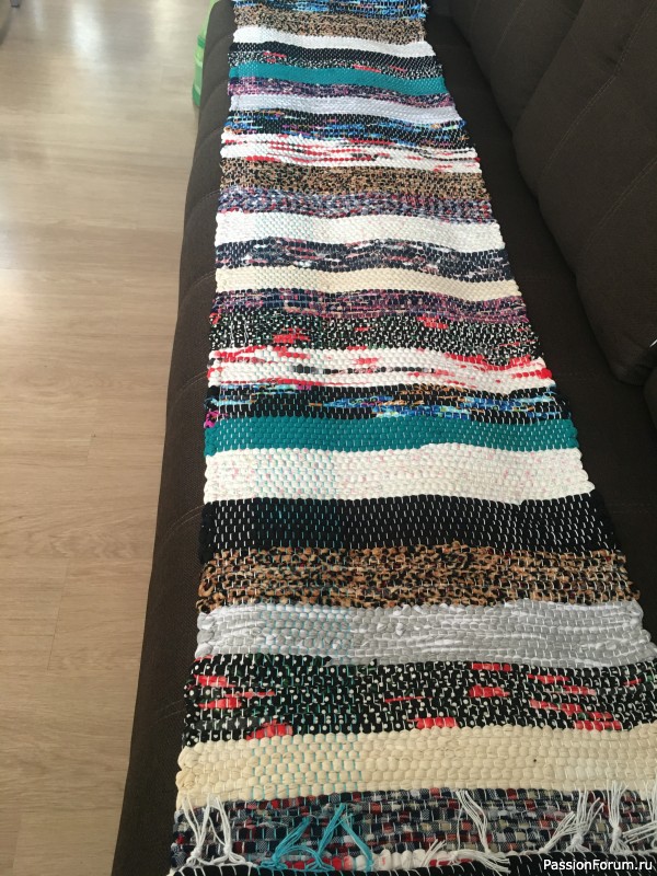 Ткачество половичков на настольном ткацком станке.