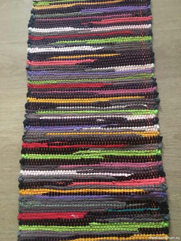 Ткачество половичков на настольном ткацком станке.