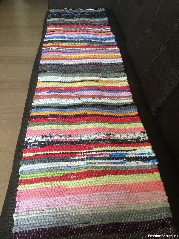 Ткачество половичков на настольном ткацком станке.