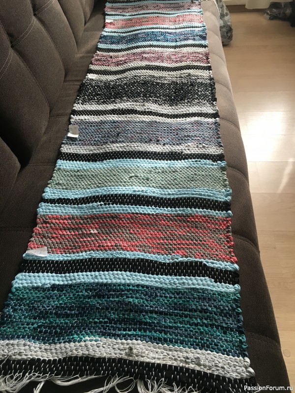 Ткачество половичков на настольном ткацком станке.