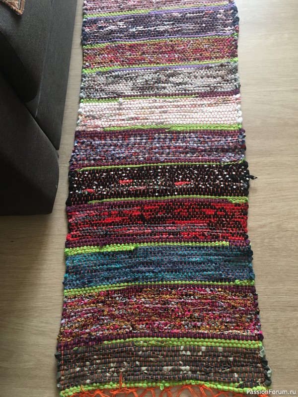 Ткачество половичков на настольном ткацком станке.