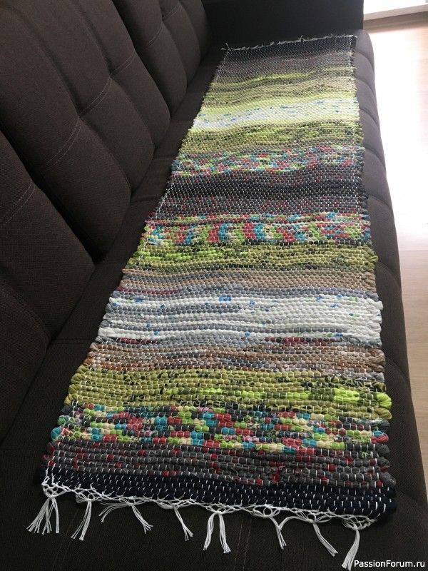 Ткачество половичков на настольном ткацком станке.