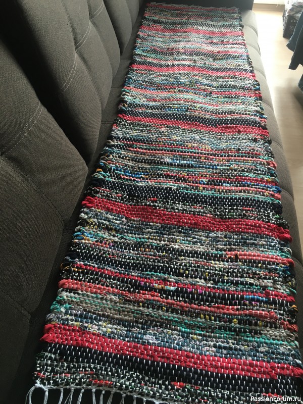 Ткачество половичков на настольном ткацком станке.