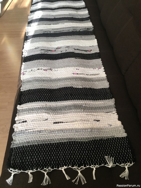 Ткачество половичков на настольном ткацком станке.