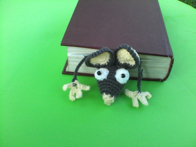Мышка в книжке. Закладка